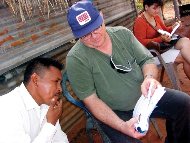 Mark Cain discipling a Guahibo believer