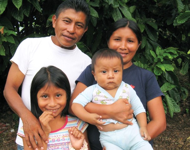 José Arturo, Janet and family
