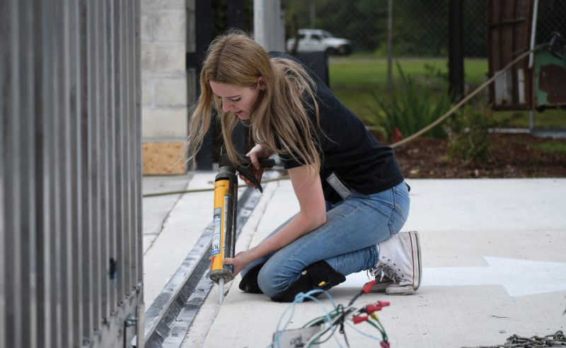 Homes Volunteer doing construction